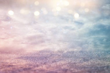 Glitter vintage ışıklar arka plan. pembe ve mor. de-odaklı