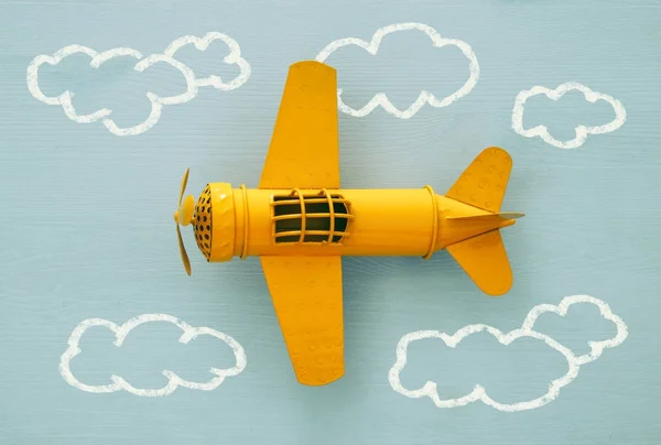 Hayal Gücü Yaratıcılık Kavramı Rüya Çocukluk Retro Oyuncak Uçak Bilgi — Stok fotoğraf