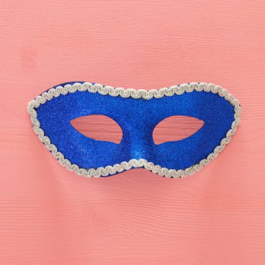 Üstten Görünüm maskeli balo palyaço arka plan görüntüsü. Düz yatıyordu. Purim kutlama kavramı (Yahudi karnaval tatil).
