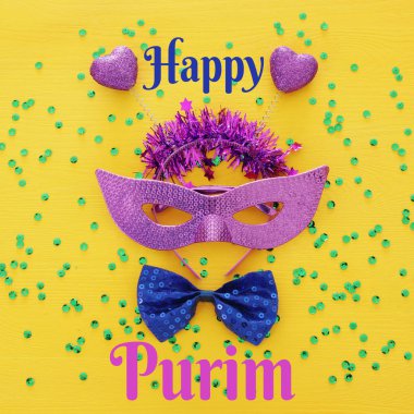 Üstten Görünüm maskeli balo palyaço arka plan görüntüsü. Düz yatıyordu. Purim kutlama kavramı (Yahudi karnaval tatil).