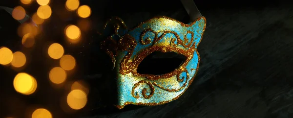 Immagine Elegante Veneziana Blu Oro Maschera Mardi Gras Sfondo Nero — Foto Stock
