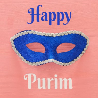 Üstten Görünüm maskeli balo palyaço arka plan görüntüsü. Düz yatıyordu. Purim kutlama kavramı (Yahudi karnaval tatil).