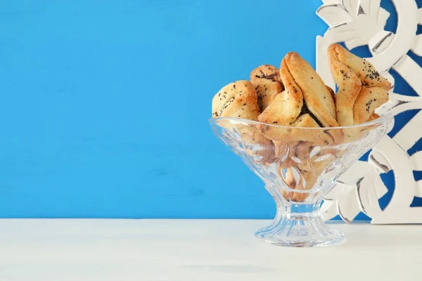 Purim-Feier-Konzept (jüdischer Faschingsfeiertag). Traditionelle Hamam-Plätzchen. — Stockfoto