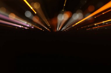 Soyut mercek parlaması. Uzay ve zaman kavramı görüntüleri seyahat arka plan koyu renkler ve parlak ışıklar üzerinde