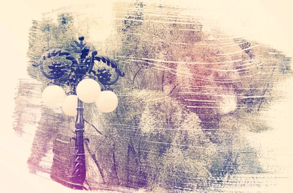 ヴィンテージ街灯と白い花の夢のような抽象的なイメージ 水彩ブラシ ストロークのテクスチャと二重露光効果 — ストック写真