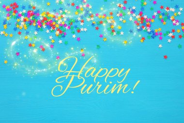 Purim kutlama kavramı (Yahudi karnaval tatil) ile confetty. Üstten Görünüm.