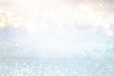 Glitter vintage ışıklar arka plan. Gümüş ve açık mavi. de-odaklı.
