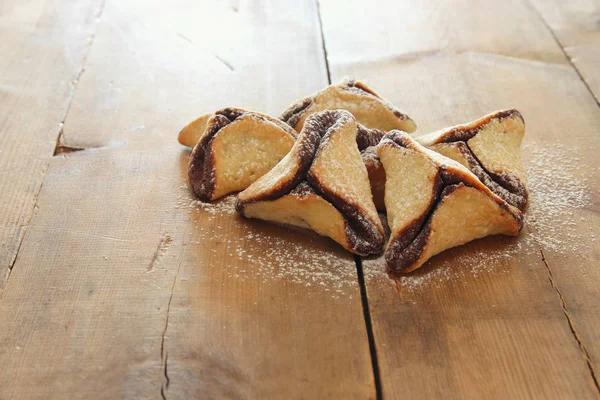 Concept de fête de Pourim (fête du carnaval juif). Biscuits hamantaschen traditionnels . — Photo