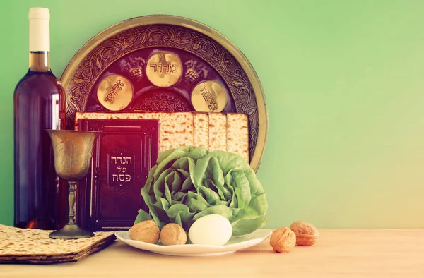Conceptul de sărbătoare Pesah (sărbătoarea Paștelui evreiesc). Cartea tradițională cu text în ebraică: Paștele Haggadah (Poveste de Paști ). — Fotografie, imagine de stoc
