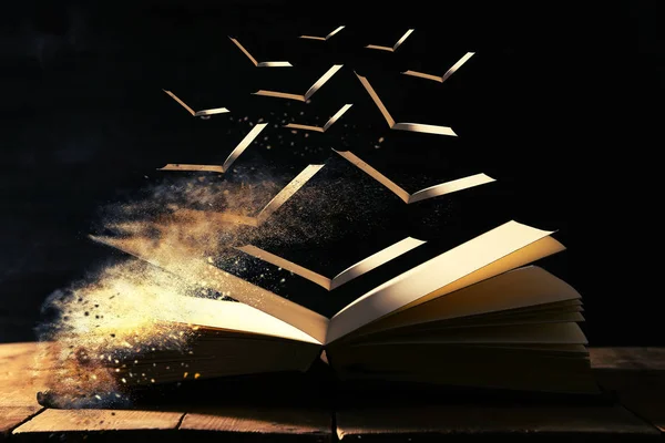 Bild eines offenen antiken Buches über einem Holztisch mit fliegenden Seiten. — Stockfoto