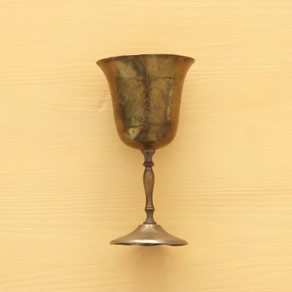 Vista superior de la imagen de la copa de vino judío para el vino. vacaciones de Pascua y —  Fotos de Stock