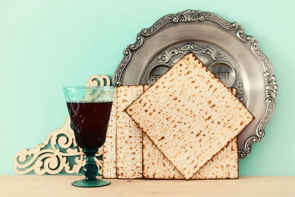 Pesah celebration concept (jewish Passover holiday). Translation for Hebrew Text: egg, bone. — Stock Photo, Image