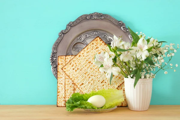 Concepto de celebración de Pesah (fiesta judía de Pascua). Traducción para hebreo Texto: egg . —  Fotos de Stock