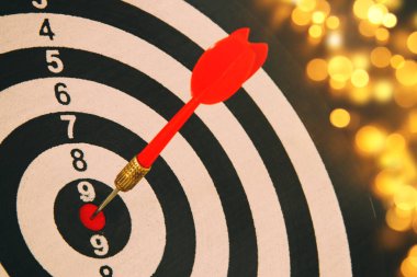 Hedef Merkezi kırmızı Dart oku.