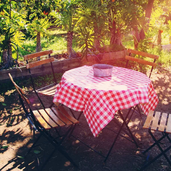 Image of rural restaurant with vintage table and chairs outdoors. — Stock Photo, Image