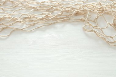 Beyaz ahşap zemin üzerinde File