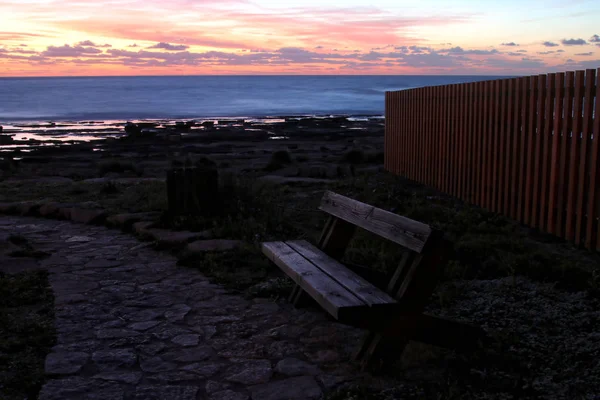 Hintergrund von Strand und Meer bei Sonnenuntergang Farben. — Stockfoto