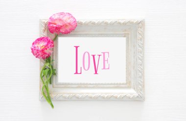 Görüntü Hassas pastel pembe güzel çiçek düzenleme ve 