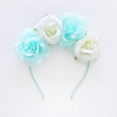 Üst görüntü çiçek dekoratif baş dekorasyon vie. J sembolleri