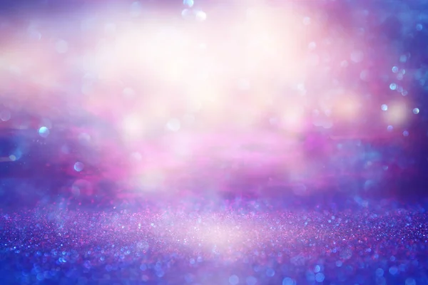 Glitzernde Vintage-Lichter Hintergrund. rosa und lila. Defokussiert. — Stockfoto