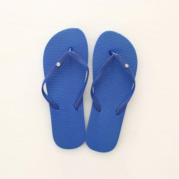Vacation and summer image with flipflops over white wooden background. — Stock Photo, Image