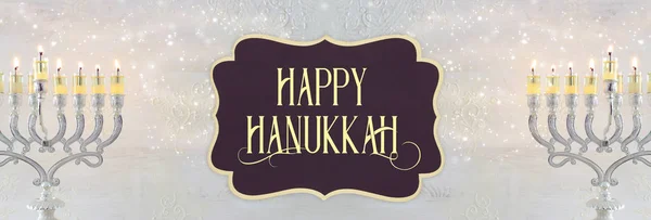 Religião imagem de feriado judaico Hanukkah fundo com menorah (candelabro tradicional) e velas de óleo sobre fundo branco — Fotografia de Stock