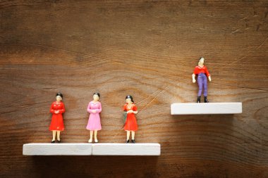 İş konsepti pf liderlik ve kalabalığın dışında durmak, bir takım kurmak ve menajer