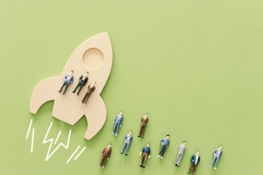 İş dünyası liderliği ve takım çalışması. Bir grup insan...