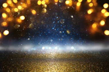 Soyut simli siyah, mavi ve altın renkli ışıklar arka planda. Odaklanmamış