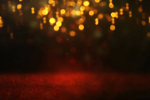 Fondo de luces abstractas de brillo rojo, oro y negro. desenfocado — Foto de Stock
