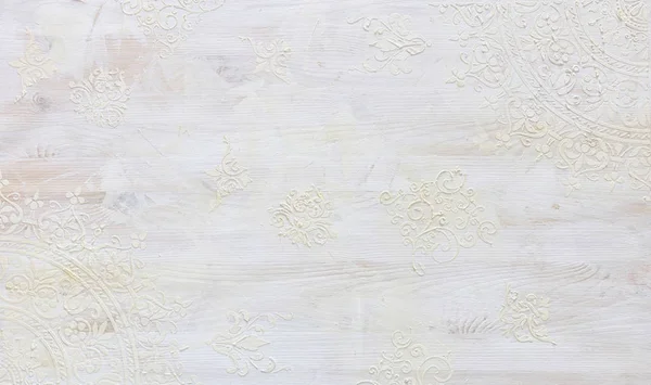 白色木制复古墙的背景与花卉浮雕细节 — 图库照片