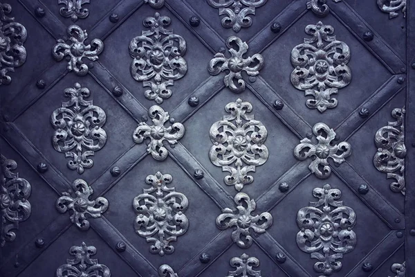 Fondo de grunge viejo, textura de metal medieval. parte de la antigua puerta — Foto de Stock