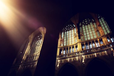 Prag katedralinin içeriden görünüşü