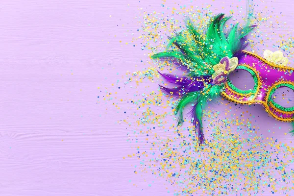 Holidays image of mardi gras masquarade venetian mask over purple background. view from above — Stock Photo, Image