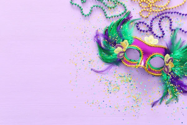 Holidays image of mardi gras masquarade venetian mask over purple background. view from above — Stock Photo, Image