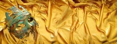 Altın ipekten arka planda zarif ve narin Venedik maskesinin fotoğrafı