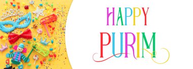 Parti renklendiricisi, maske ve sarı ahşap arka planda şirin bir palyaço bebeği. Üst manzara, düz uzanma