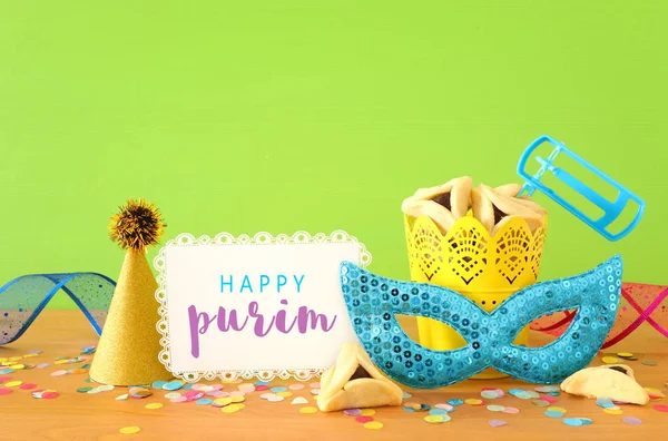 绿木背景下的Purim庆祝概念（犹太人狂欢节） — 图库照片