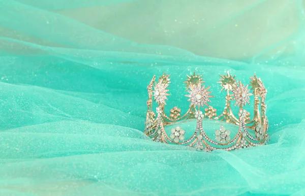 Vintage Tüll Menta Siffon Ruha Tiara Esküvői Koncepció — Stock Fotó