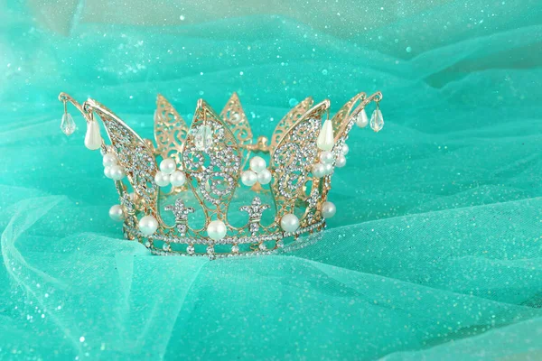 Vintage Tüll Menta Siffon Ruha Tiara Esküvői Koncepció — Stock Fotó