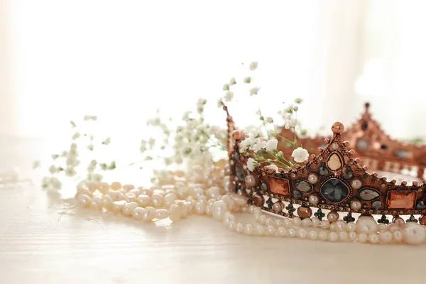 Couronne Vintage Collier Perles Concept Mariage Feu Arrière — Photo