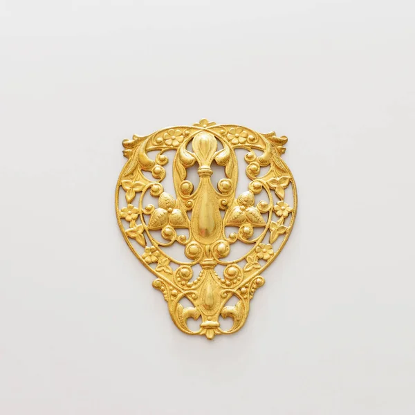 Mosiądz Złoto Vintage Barokowy Wiktoriański Filigree Biżuteria Wisiorek Izolowane Białym — Zdjęcie stockowe