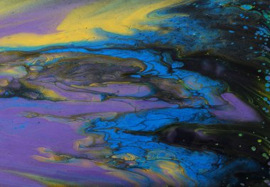 Soyut mermer efekt arka planının sanat fotoğrafçılığı. Siyah, altın, sarı, mor ve mavi yaratıcı renkler. Güzel boya.