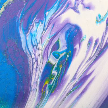 Soyut mermer efekt arka planının sanat fotoğrafçılığı. Beyaz, mor ve yeşil yaratıcı renkler. Güzel boya.