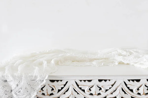 Background Image Vintage Table Lace Fabric Front White Wall Ready — Stock Photo, Image