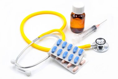 Beyaz üzerine doktor masası medikal manzarası