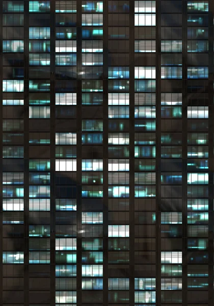 Şehrin gökdelen pencerelerini inşa ederken ön görünüm