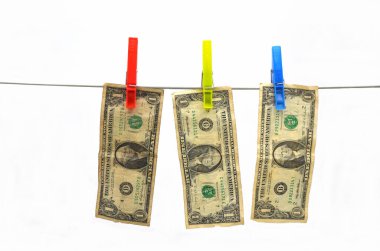 Çamaşır ipine dolar asmak