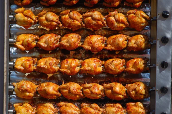 Sokak yemeklerinde kızarmış tavuk kanadı.