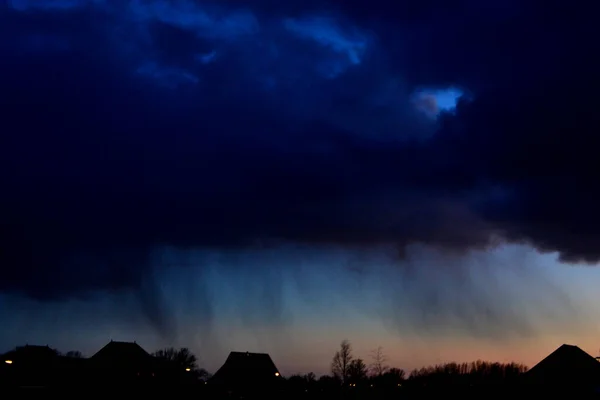 Westenstein Adası, Friesland, Kollum, Hollanda üzerinde akşam manzarası
